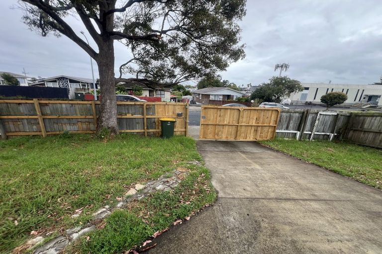 Photo of property in 6 Kenton Lane, Mangere, Auckland, 2022
