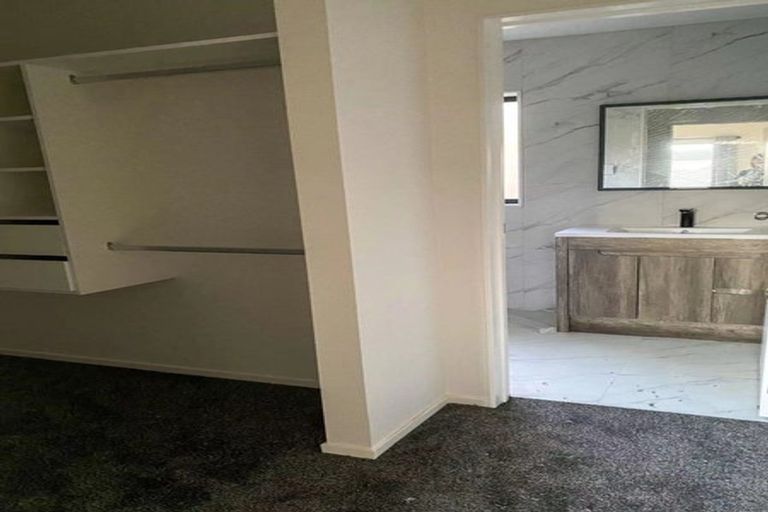 Photo of property in 50a Barbados Drive, Unsworth Heights, Auckland, 0632