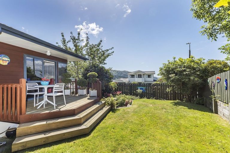 Photo of property in 95 Woodman Drive, Tawa, Wellington, 5028