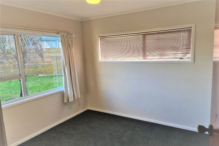 Photo of property in 1 Malters Place, Browns Bay, Auckland, 0630