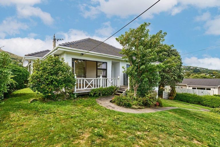 Photo of property in 56 Ranui Terrace, Tawa, Wellington, 5028