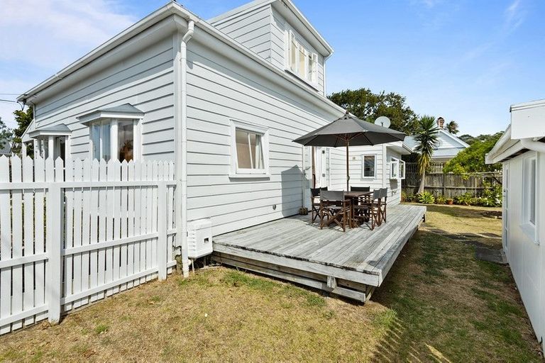 Photo of property in 20 Vincent Road, Northcote Point, Auckland, 0627