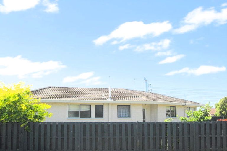 Photo of property in 34 Malabar Crescent, Broomfield, Christchurch, 8042