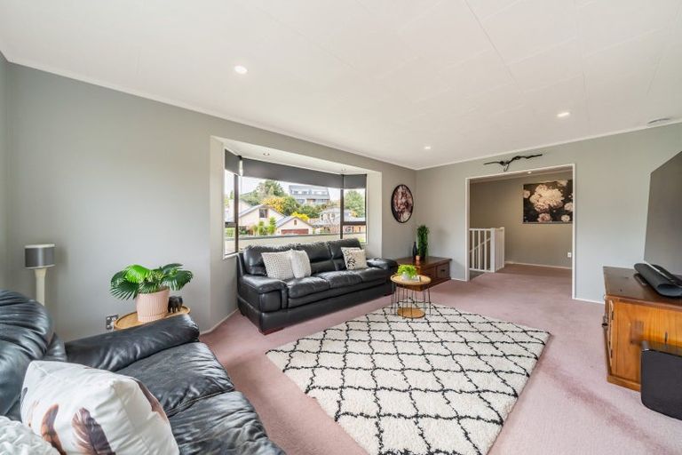 Photo of property in 32 Clearwater Terrace, Brown Owl, Upper Hutt, 5018