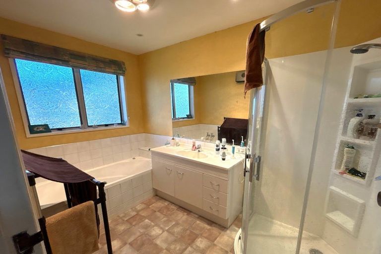 Photo of property in 11 Witbrock Crescent, Burnside, Christchurch, 8053