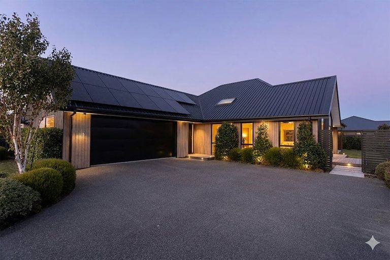 Photo of property in 16 Valour Drive, Rangiora, 7400