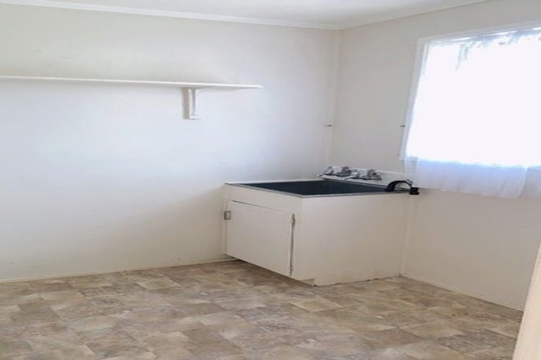 Photo of property in 6 Casuarina Road, Half Moon Bay, Auckland, 2012