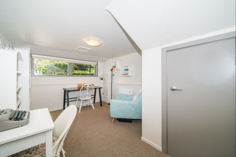 Photo of property in 17 Swansea Street, Hokowhitu, Palmerston North, 4410