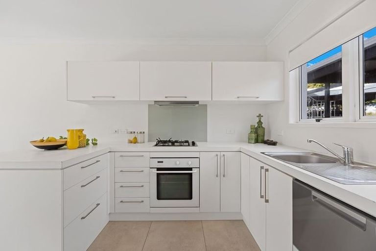 Photo of property in 2/133 Shakespeare Road, Milford, Auckland, 0620