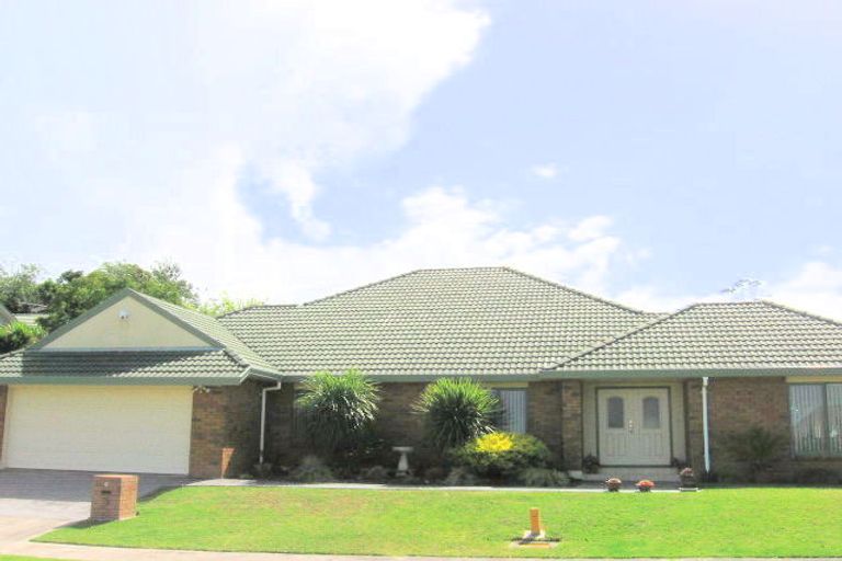 Photo of property in 5 Te Hoe Grove, Pinehill, Auckland, 0632