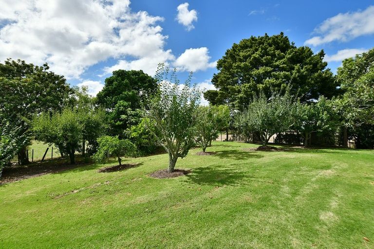Photo of property in 2059 State Highway 16, Helensville, 0875