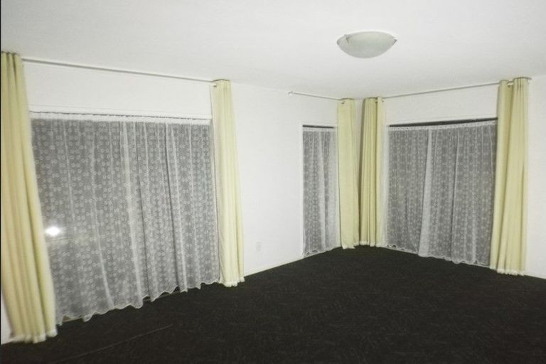 Photo of property in 53 Triangle Road, Massey, Auckland, 0614