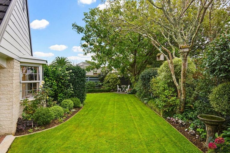 Photo of property in 5 Patterson Grove, Waikanae, 5036