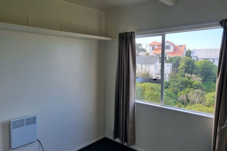 Photo of property in 29a Harbour View Road, Northland, Wellington, 6012