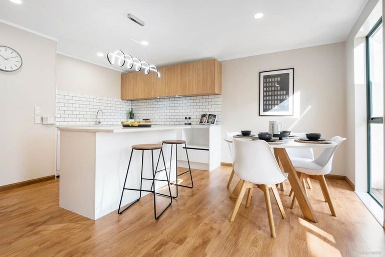 Photo of property in 4/351 West Coast Road, Glen Eden, Auckland, 0602