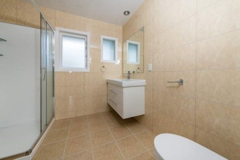 Photo of property in 17 Alma Street, Te Atatu South, Auckland, 0610