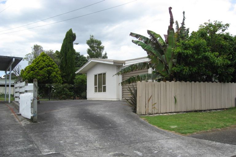 Photo of property in 1/2 Tainui Terrace, Mangere Bridge, Auckland, 2022