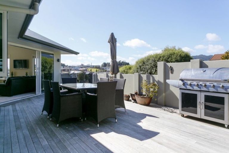 Photo of property in 18 Botanical Heights Drive, Waipahihi, Taupo, 3330