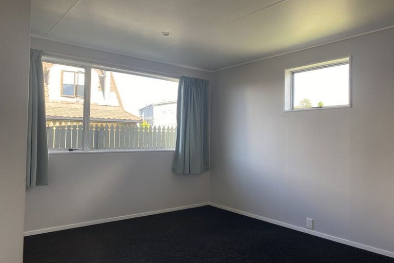 Photo of property in 16 Gilmour Place, Taradale, Napier, 4112