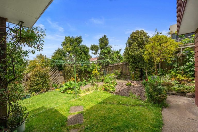 Photo of property in 2/51 Deep Creek Road, Waiake, Auckland, 0630