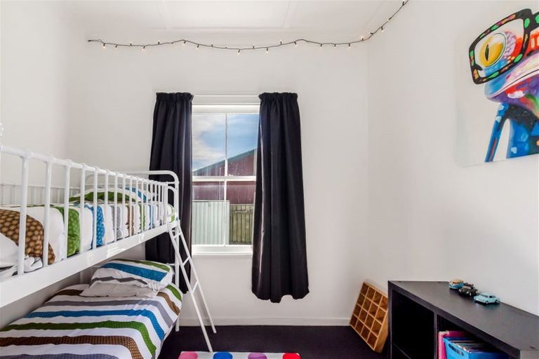 Photo of property in 10 Tilley Road, Paekakariki, 5034