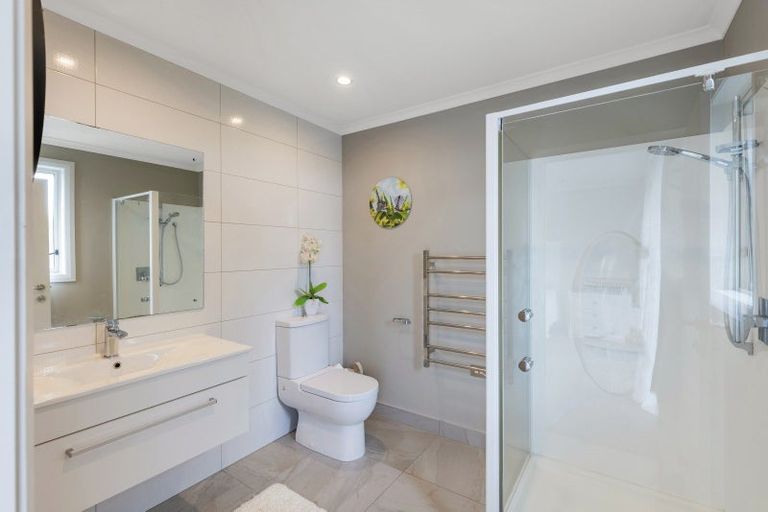 Photo of property in 11 Monaco Grove, Fitzherbert, Palmerston North, 4410