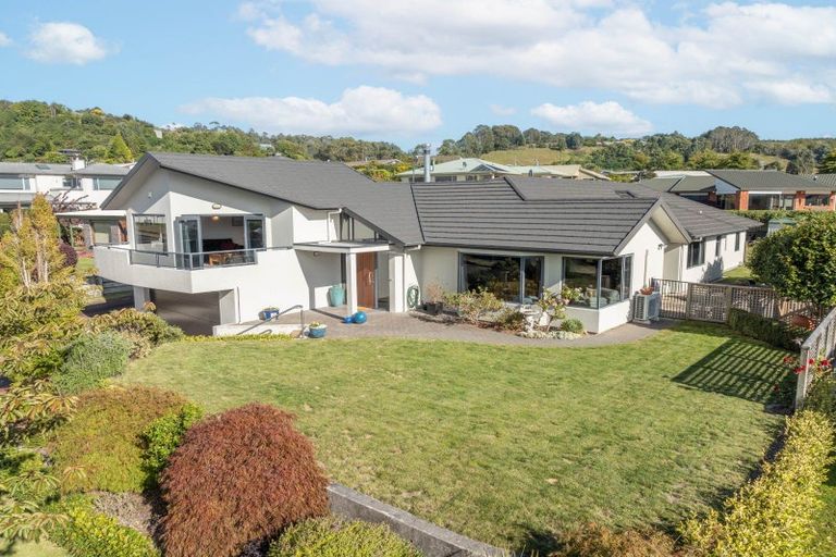 Photo of property in 27 Kinder Street, Acacia Bay, Taupo, 3330