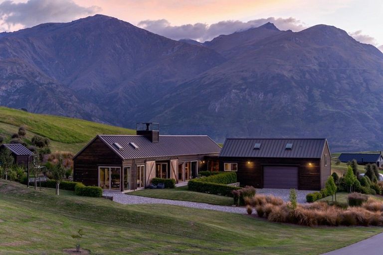 Photo of property in 92 Threepwood Road, Lake Hayes, Queenstown, 9371