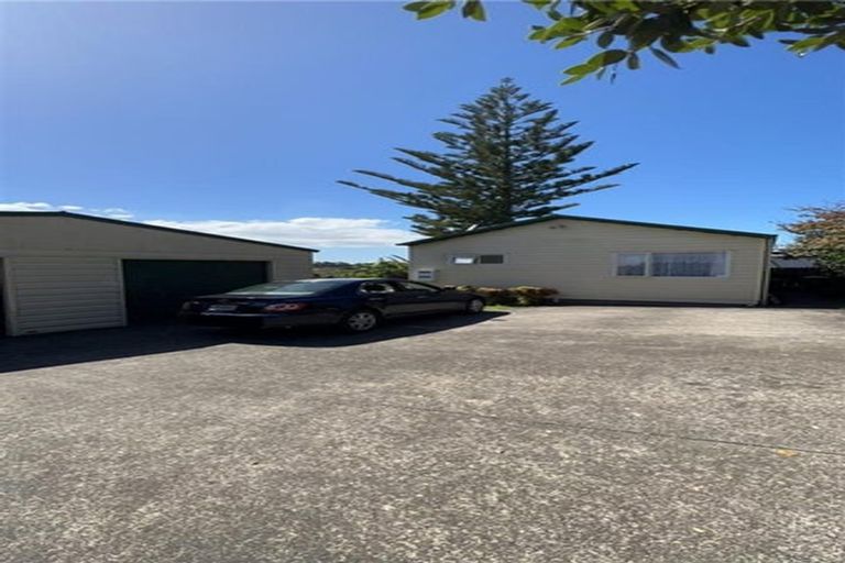 Photo of property in 26 Sunvue Road, Glen Eden, Auckland, 0602