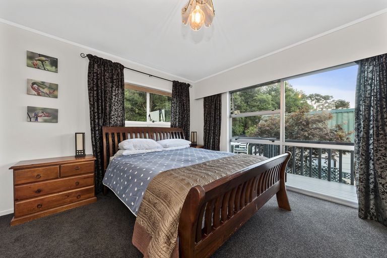 Photo of property in 19 Wirihana Road, Titirangi, Auckland, 0604