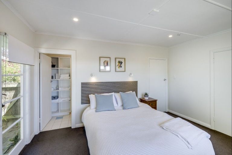 Photo of property in 16 Tauroa Road, Havelock North, 4130