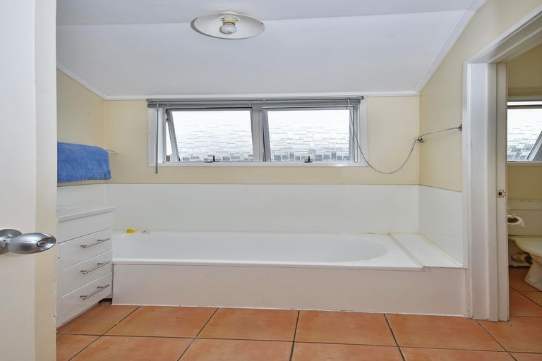 Photo of property in 16 Gloaming Place, Conifer Grove, Takanini, 2112