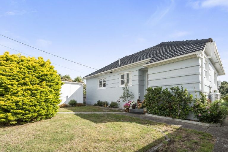 Photo of property in 15 Leveson Street, Strathmore Park, Wellington, 6022