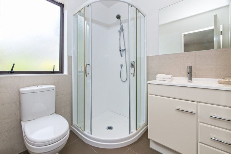 Photo of property in 22 Catlins Place, Fairview Heights, Auckland, 0632