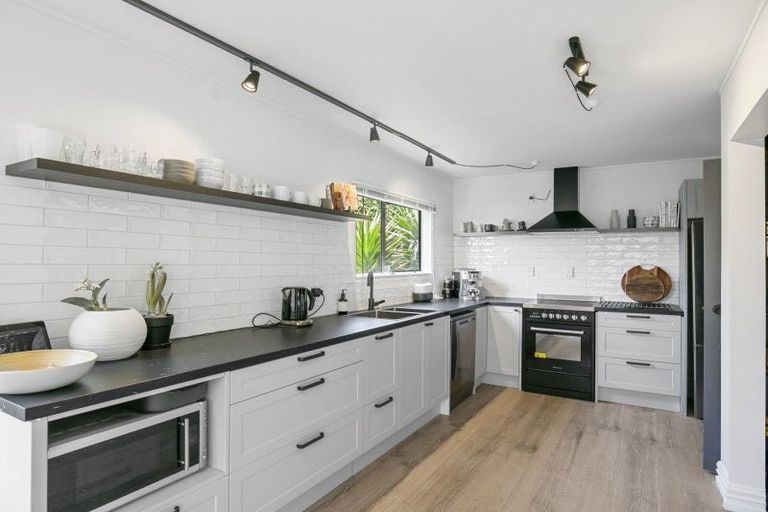 Photo of property in 76 Khandallah Road, Ngaio, Wellington, 6035