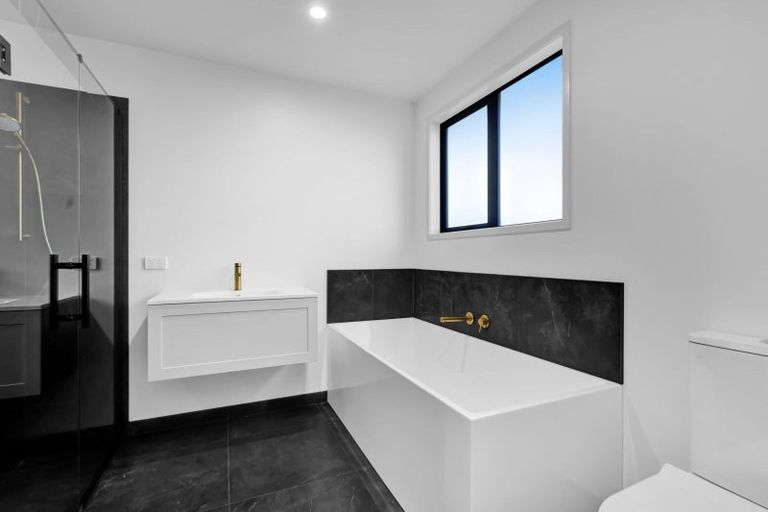 Photo of property in 74 Turuturu Road, Hawera, 4674