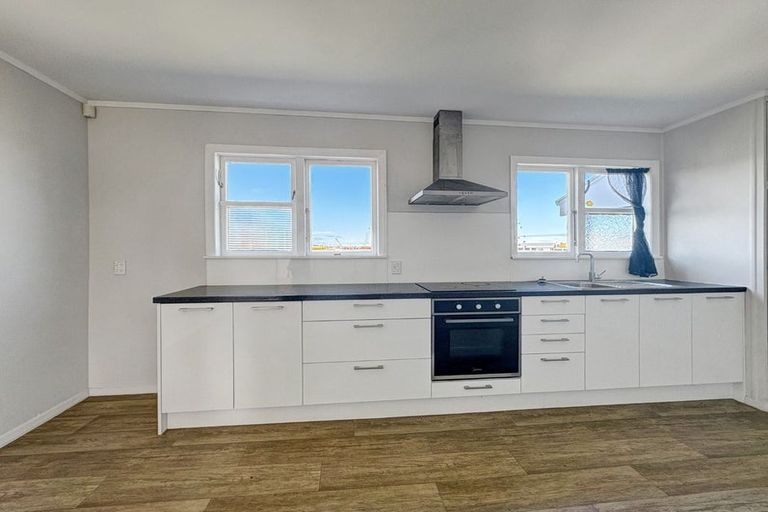 Photo of property in 26-28 Matipo Street, Castlecliff, Whanganui, 4501