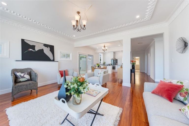 Photo of property in 155 The Esplanade, Petone, Lower Hutt, 5012