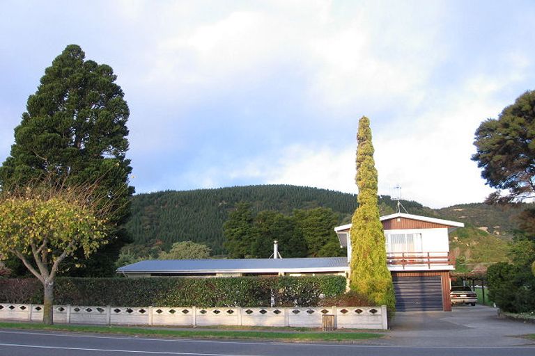 Photo of property in 96 Amohia Street, Paraparaumu, 5032