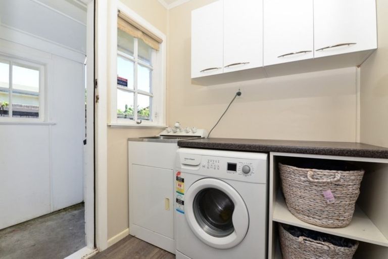 Photo of property in 1 Kohekohe Place, Pukete, Hamilton, 3200