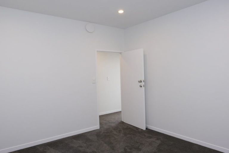 Photo of property in 70 Kelburn Parade, Kelburn, Wellington, 6012