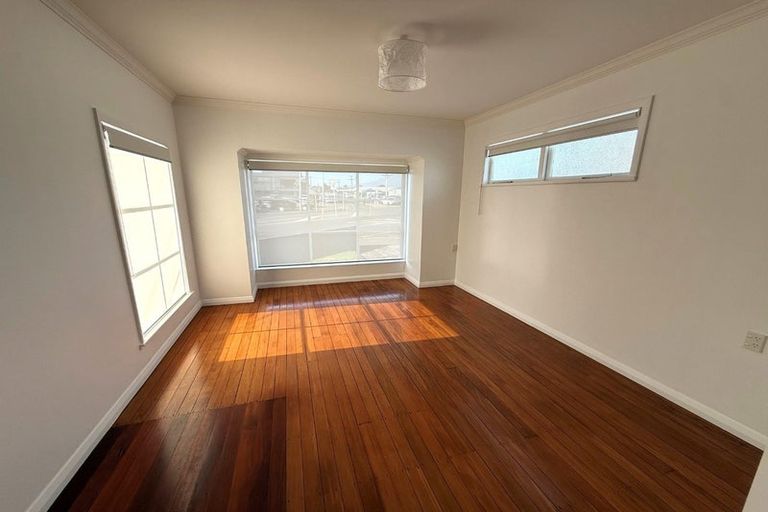 Photo of property in 40 Tukapa Street, Westown, New Plymouth, 4310