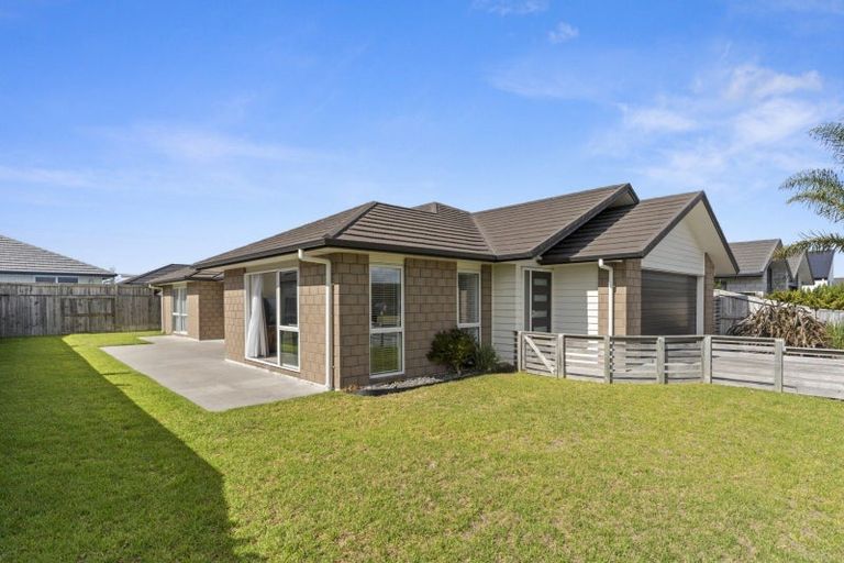 Photo of property in 32 Harding Drive, Papamoa Beach, Papamoa, 3118
