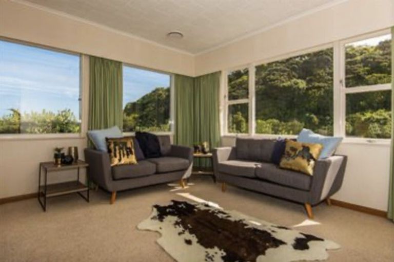 Photo of property in 74 Dowse Drive, Maungaraki, Lower Hutt, 5010