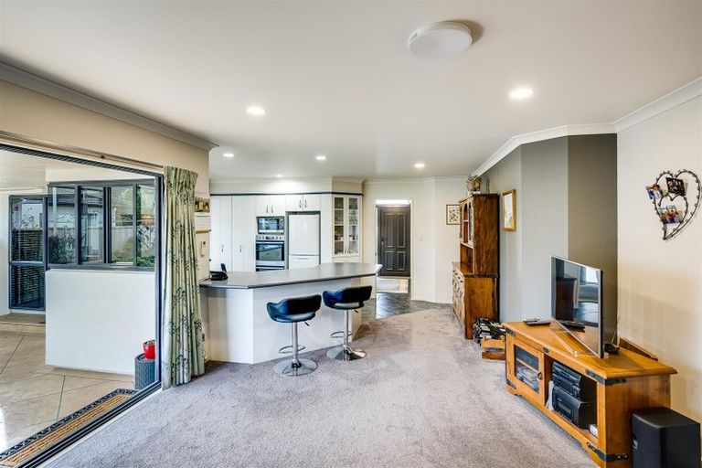 Photo of property in 17 Malbec Way, Greenmeadows, Napier, 4112