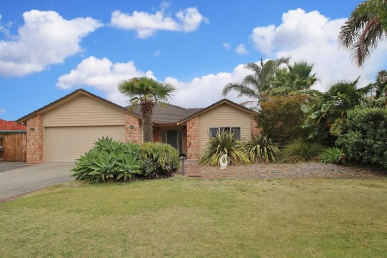 Photo of property in 36 Mcleod Place, Papamoa Beach, Papamoa, 3118