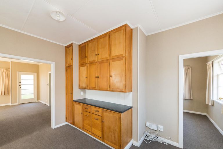 Photo of property in 15 Ihle Street, Terrace End, Palmerston North, 4410