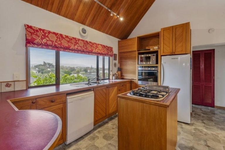 Photo of property in 115 Tutere Street, Waikanae Beach, Waikanae, 5036