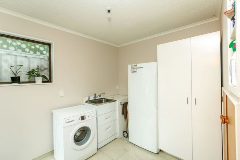 Photo of property in 27 Fairfax Terrace, Frankleigh Park, New Plymouth, 4310