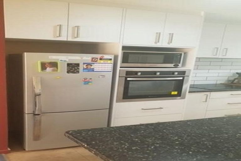 Photo of property in 17a Chesterton Terrace, Henderson, Auckland, 0612